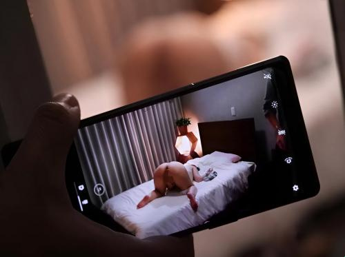 Nag-masturbate ang biyenan nang matuklasan siya