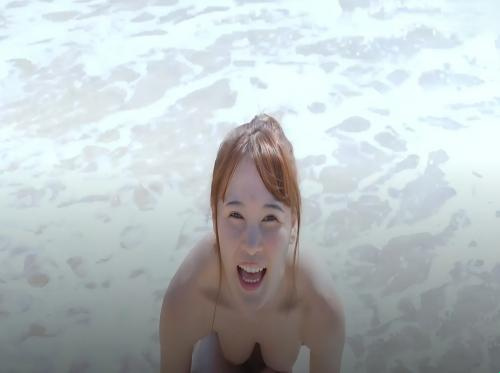 Sở thích đi biển không mặc đồ của em gái xinh đẹp
