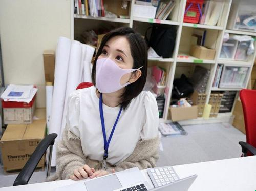 Gạ địt em nhân viên quản lí kho đi khách sạn