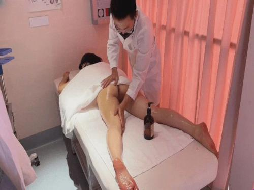 Adik perempuan yang ingin tahu pergi urut dan apa yang terjadi