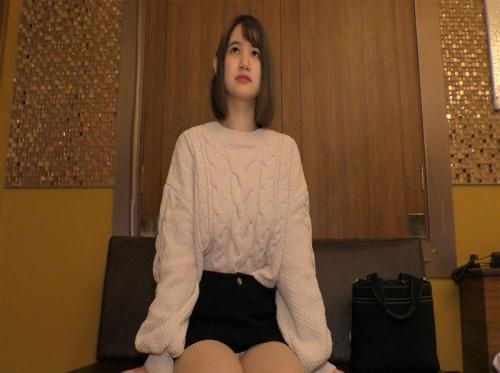 Superman bertopeng memeriksa adik perempuan yang cantik tetapi agak naif