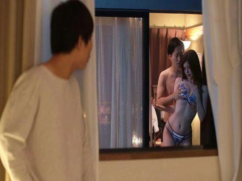 매일 밤 이웃의 여동생을 염탐하는 청년의 해피엔딩