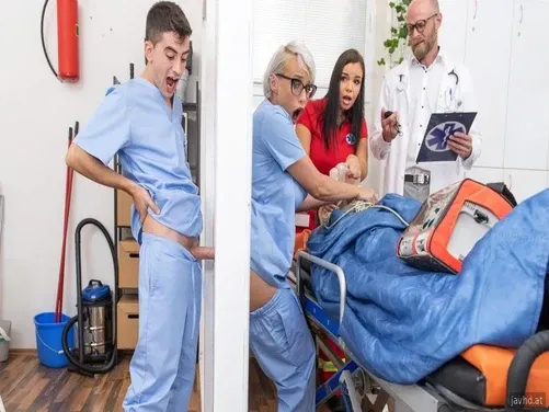 Đang khám bệnh thì em lên cơn nứng....