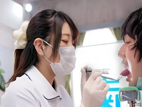 女性医生...