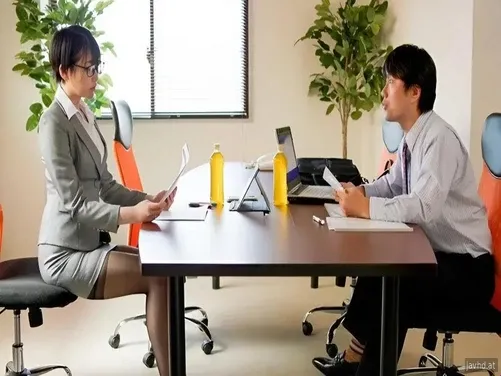 Vợ tôi lén lút đi phỏng vấn xin việc và cái kết
