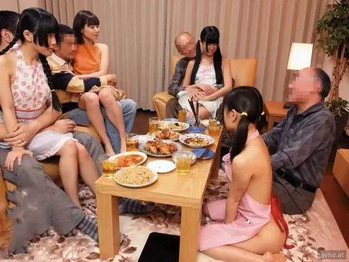 與一群親密的朋友聚會