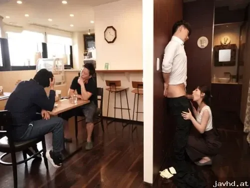Cô vợ dâm đãng của sếp gạ tình tôi khi ghé nhà chơi