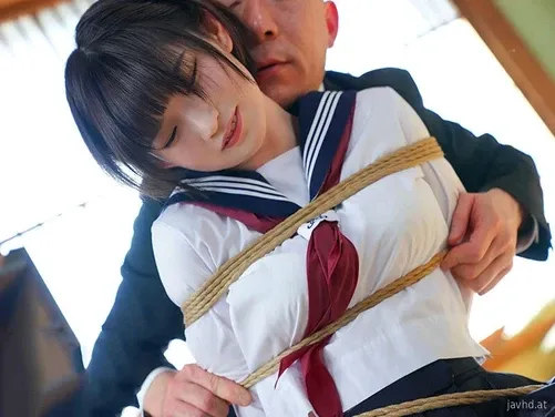 Cosplay sebagai seorang siswi untuk berhubungan seks dengan ayah mertuanya