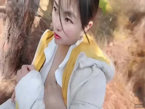 私を森に連れて行き、胸を絞ってください