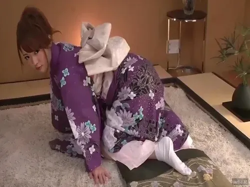 姐姐躲着父母出去和男朋友一起庆祝