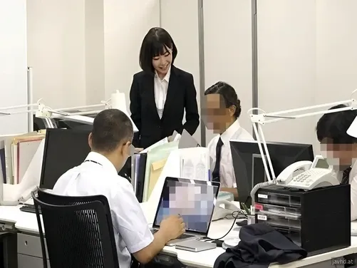 深田英美擔任秘書時