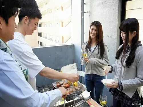미나호 아리가 가족의 변태적인 섹스 이야기