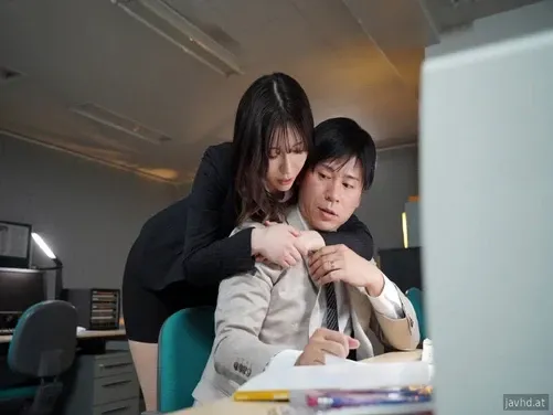 Nữ thư ký chân dài thích được sếp bú lồn