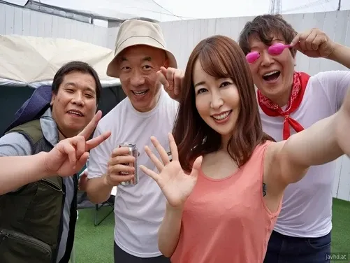 캠프에 가서 집단 강간당하는 아내