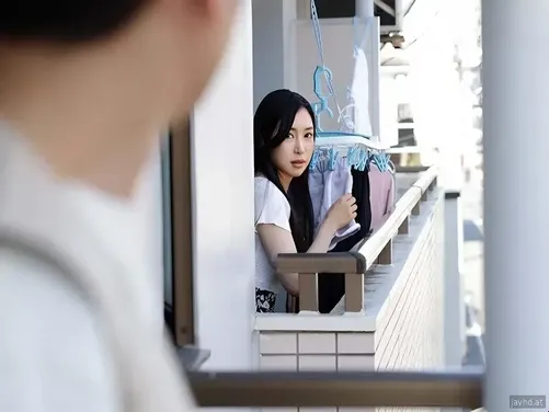 ごめんなさい、夫は隣の男のことに夢中です。